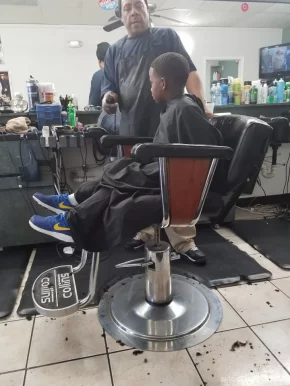 Family & Friends Barbershop, Baltimore - Photo 8