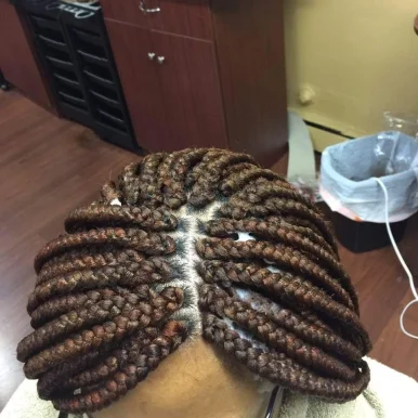 Oumou's braids and beauty, Chicago - Photo 4