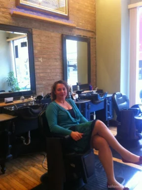 Jennifer's Hair Studio & Spa, Chicago - Photo 2