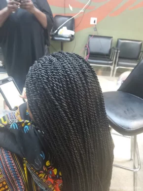 Manoro’s African Hair Braiding, Chicago - Photo 1