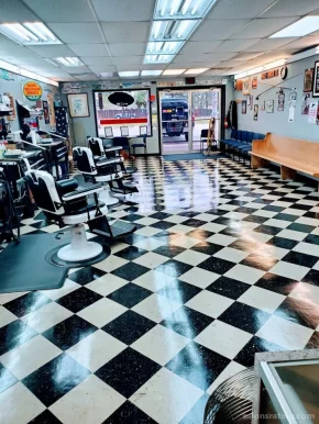 Greg's Barber Shop, Clarksville - Photo 4