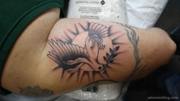 Sickle and Moon Tattoo, Columbia - Photo 1