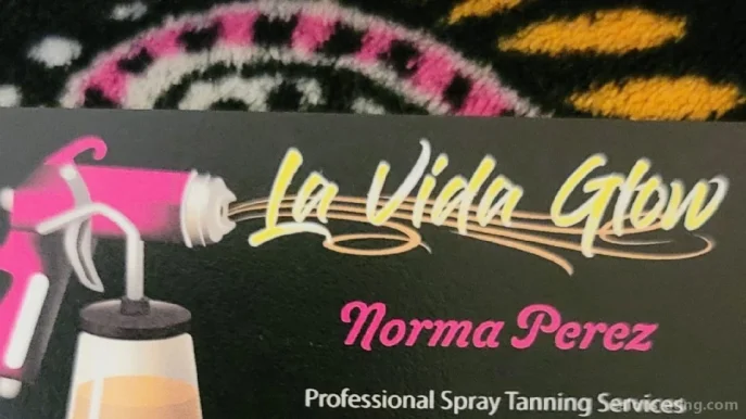 La Vida Glow Profesional Spray Tanning Exclusively at Hues Salon, Fort Collins - Photo 2