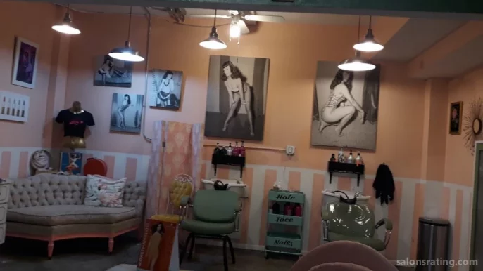 Retro Red's beauty shop, Fort Lauderdale - Photo 8