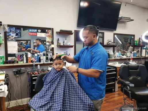 Juns Barbershop, Jacksonville - Photo 2