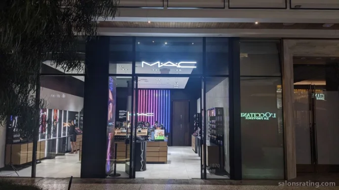MAC Cosmetics, Los Angeles - Photo 2