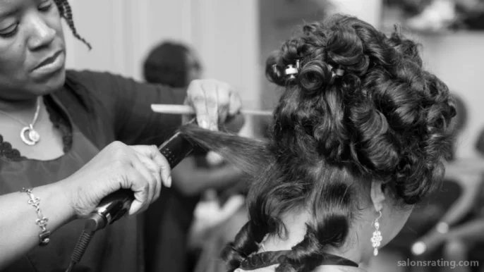 Curly Couture, Lafayette - Photo 4