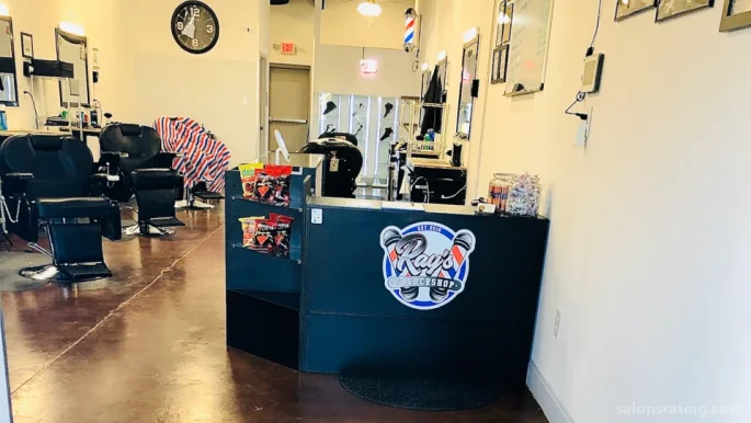 Ray's Barbershop, Laredo - Photo 3