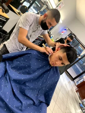 The Hair Doctors Barbershop, Laredo - Photo 4