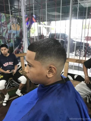 305 clippers barber shop, Miami - Photo 2