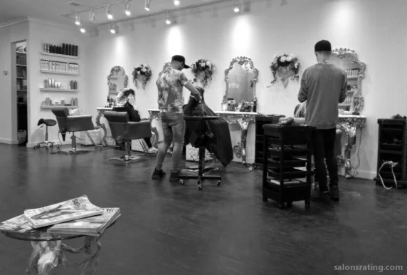 Sophistique Beauty Salon, New York City - Photo 7