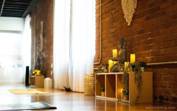 The Om Lounge Yoga & Wellness, Pittsburgh - Photo 4
