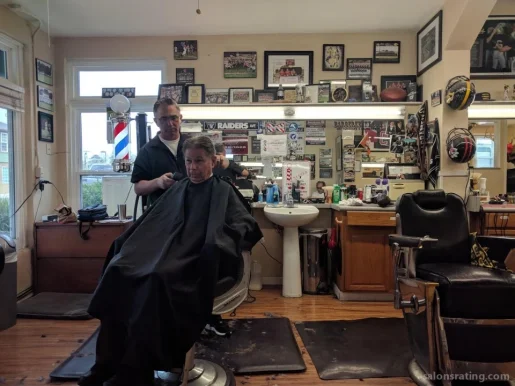 Hunters Barber Shop, Roseville - Photo 4