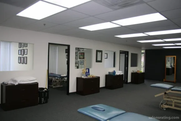 Evolve Physical Therapy + Advance Wellness, San Diego - Photo 2