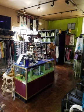Chameleon Hair Lounge & Boutique, San Diego - Photo 8