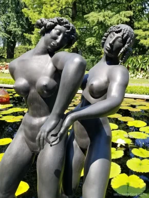 Two Girls Dancing sculpture, St. Louis - Photo 2