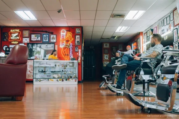 The Lucky 88 barbershop, Tempe - Photo 2