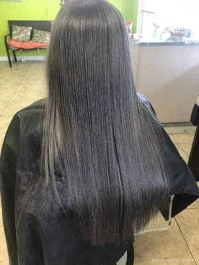 Reyna’s Hair Salon, Washington - Photo 2
