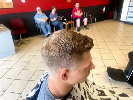 47th Street Hair Studio & Barber Shop, Wichita - Photo 4